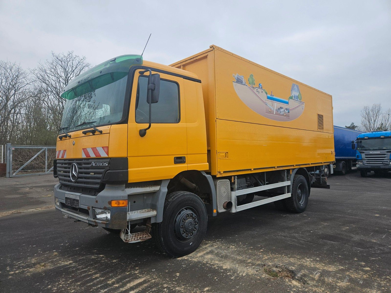 Mercedes-Benz Actros 2031 4x4 Koffer orig. 127.600 km !!! - Kravas automašīna ar slēgto virsbūvi: foto 1 Mercedes-Benz Actros 2031 4x4 Koffer orig. 127.600 km !!! - Kravas automašīna ar slēgto virsbūvi: foto 1