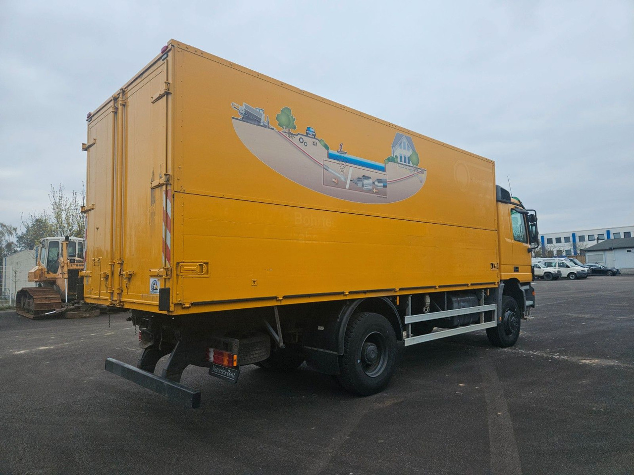 Mercedes-Benz Actros 2031 4x4 Koffer orig. 127.600 km !!! - Kravas automašīna ar slēgto virsbūvi: foto 3 Mercedes-Benz Actros 2031 4x4 Koffer orig. 127.600 km !!! - Kravas automašīna ar slēgto virsbūvi: foto 3