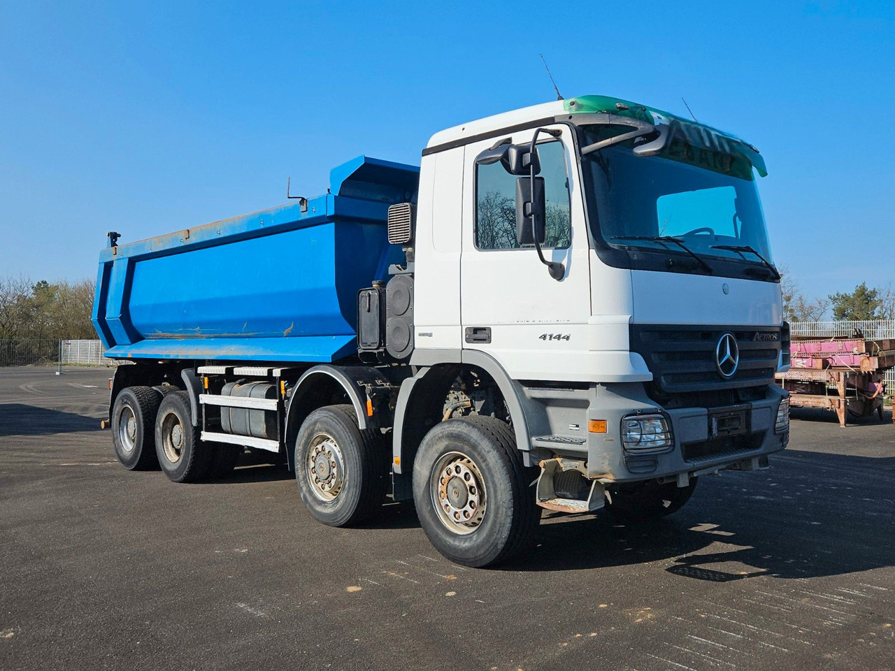 Mercedes-Benz Actros MP2 4144 8x8 Hinterkipper - Kravas automašīna pašizgāzējs: foto 2 Mercedes-Benz Actros MP2 4144 8x8 Hinterkipper - Kravas automašīna pašizgāzējs: foto 2