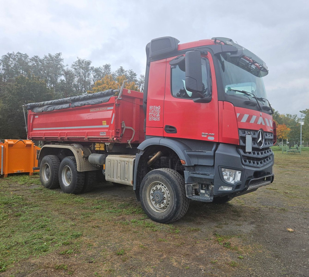Mercedes-Benz Arocs 3346 6x6 Dreiseitenkipper mit Bordmatik - Kravas automašīna pašizgāzējs: foto 4 Mercedes-Benz Arocs 3346 6x6 Dreiseitenkipper mit Bordmatik - Kravas automašīna pašizgāzējs: foto 4