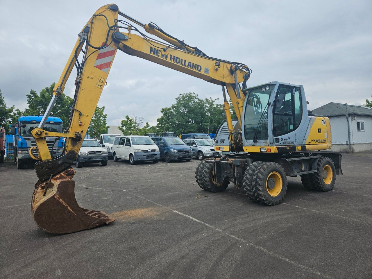 New Holland MH Plus 18t Mobilbagger - Riteņu ekskavators: foto 1 New Holland MH Plus 18t Mobilbagger - Riteņu ekskavators: foto 1