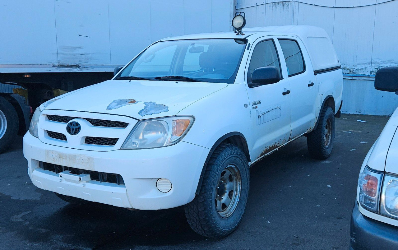 Toyota Hilux Double Cab 4x4 - SUV: foto 2 Toyota Hilux Double Cab 4x4 - SUV: foto 2