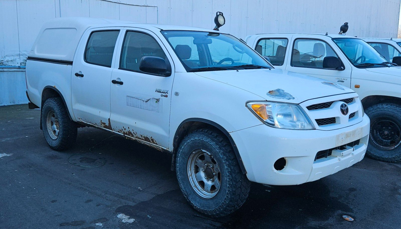 Toyota Hilux Double Cab 4x4 - SUV: foto 1 Toyota Hilux Double Cab 4x4 - SUV: foto 1