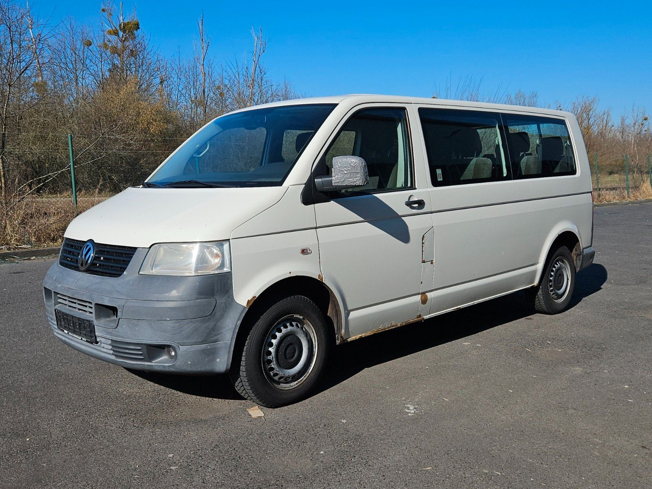 Volkswagen T5 9 Sitzer lang - Pasažieru furgons: foto 1 Volkswagen T5 9 Sitzer lang - Pasažieru furgons: foto 1