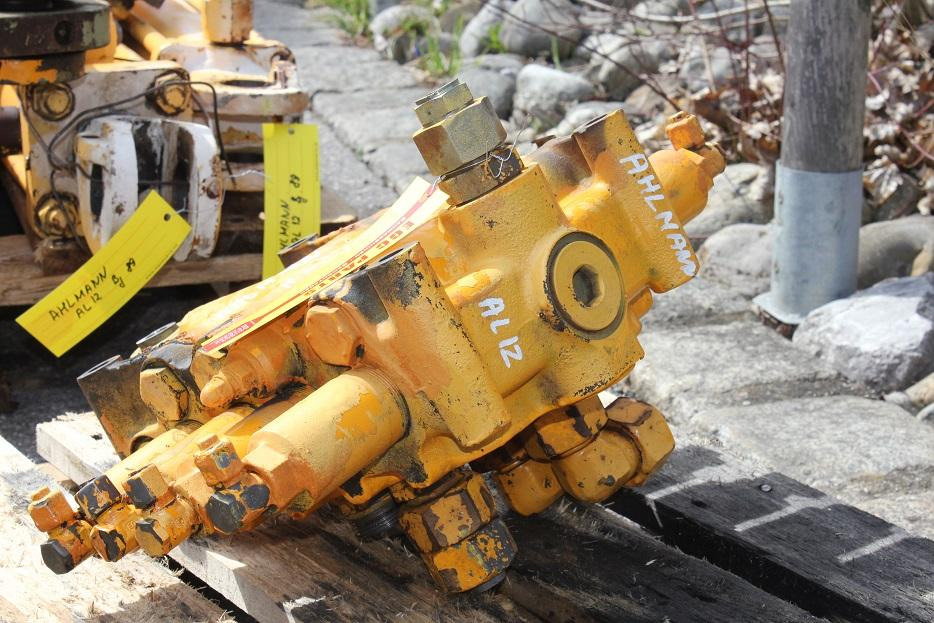 Ahlmann AS 12 - Hidrauliskais vārsts - Celtniecības tehnika: foto 2 Ahlmann AS 12 - Hidrauliskais vārsts - Celtniecības tehnika: foto 2