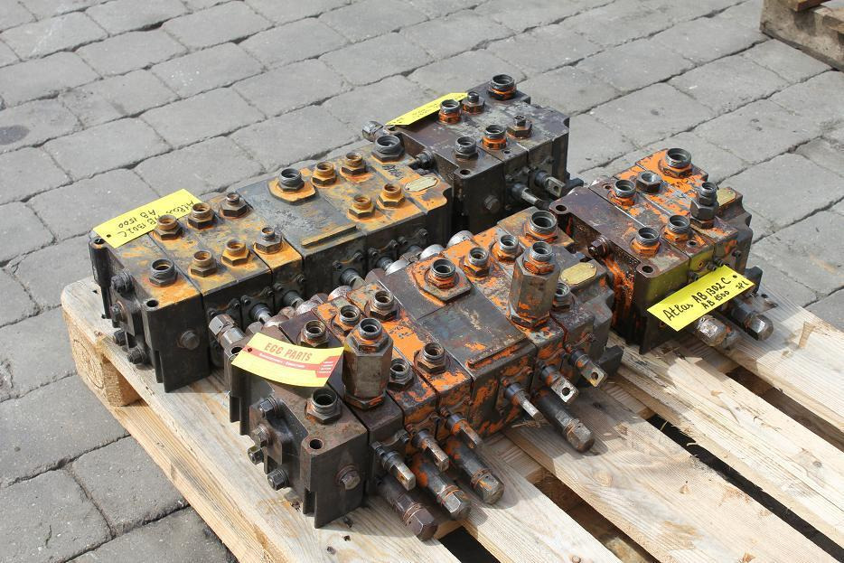 Atlas AB 1302 / AB 1500 - Hidrauliskais vārsts - Celtniecības tehnika: foto 2 Atlas AB 1302 / AB 1500 - Hidrauliskais vārsts - Celtniecības tehnika: foto 2