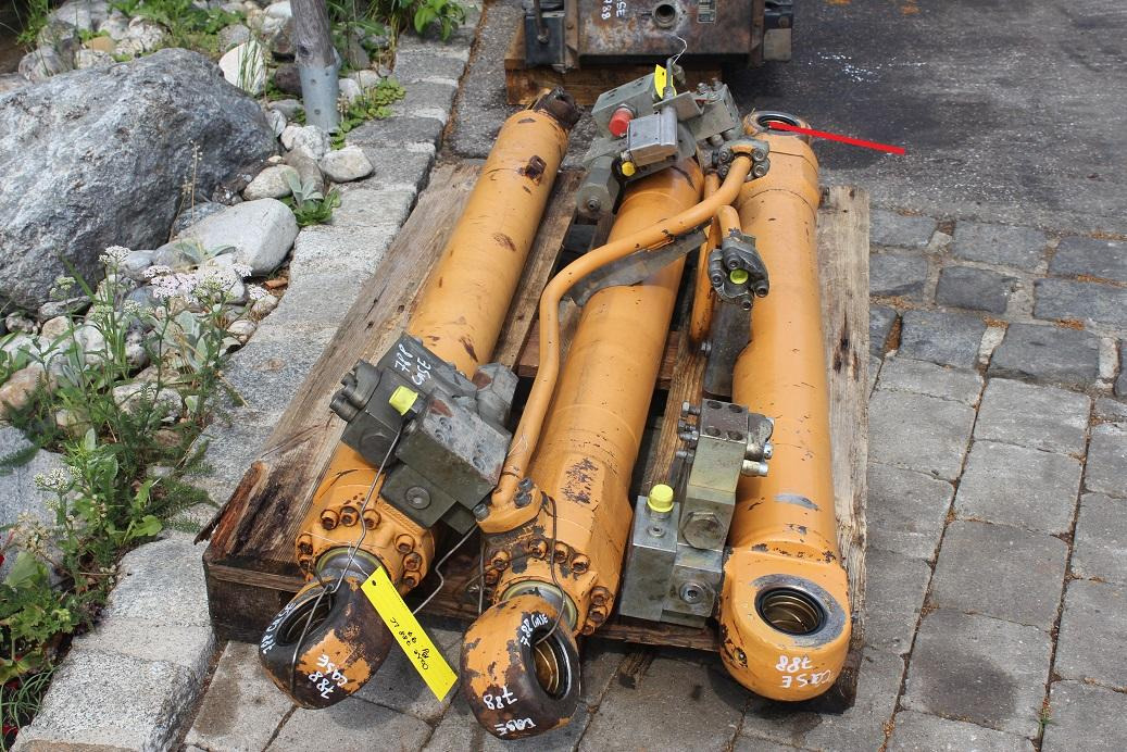 Case 788 LC - Hidrauliskais cilindrs - Celtniecības tehnika: foto 4 Case 788 LC - Hidrauliskais cilindrs - Celtniecības tehnika: foto 4