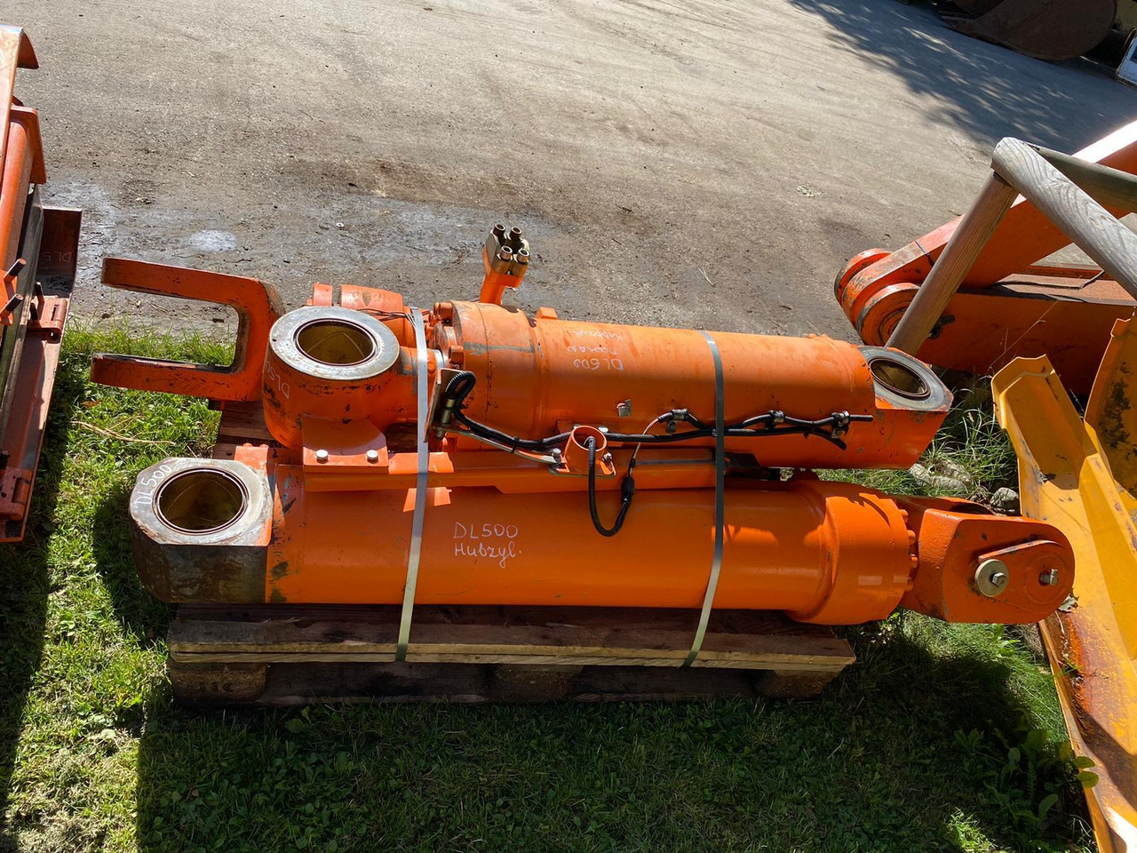 Doosan DL 500 - Hidrauliskais cilindrs - Celtniecības tehnika: foto 3 Doosan DL 500 - Hidrauliskais cilindrs - Celtniecības tehnika: foto 3