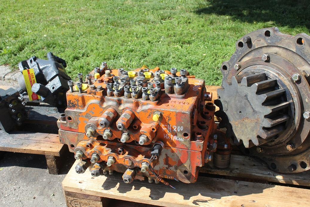 Hitachi FH 200-3 - Hidrauliskais vārsts - Celtniecības tehnika: foto 2 Hitachi FH 200-3 - Hidrauliskais vārsts - Celtniecības tehnika: foto 2