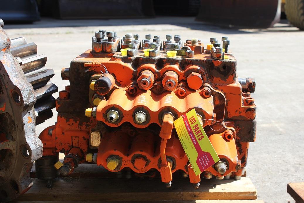 Hitachi FH 200-3 - Hidrauliskais vārsts - Celtniecības tehnika: foto 5 Hitachi FH 200-3 - Hidrauliskais vārsts - Celtniecības tehnika: foto 5