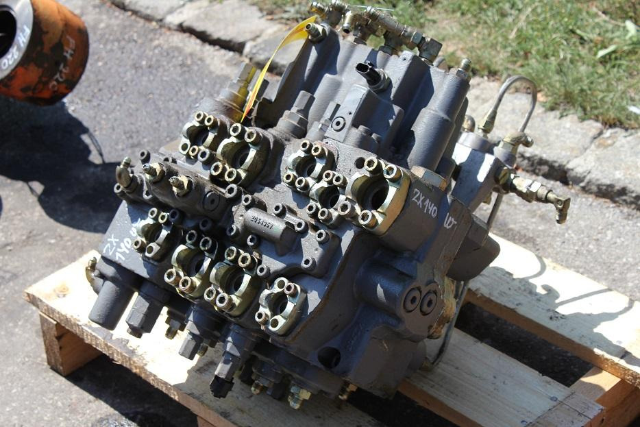 Hitachi ZX 140W - Hidrauliskais vārsts - Celtniecības tehnika: foto 1 Hitachi ZX 140W - Hidrauliskais vārsts - Celtniecības tehnika: foto 1