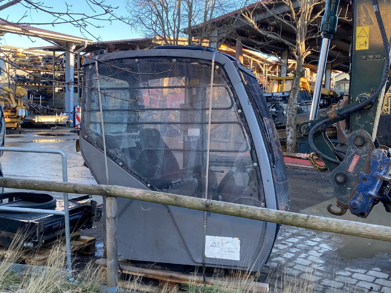 Hitachi ZX 225 - Kabīne - Celtniecības tehnika: foto 5 Hitachi ZX 225 - Kabīne - Celtniecības tehnika: foto 5