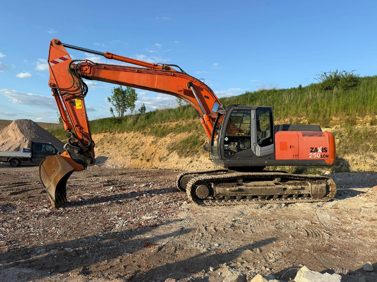 Hitachi ZX 250 LCN -3 - Kāpurķēžu ekskavators: foto 5 Hitachi ZX 250 LCN -3 - Kāpurķēžu ekskavators: foto 5