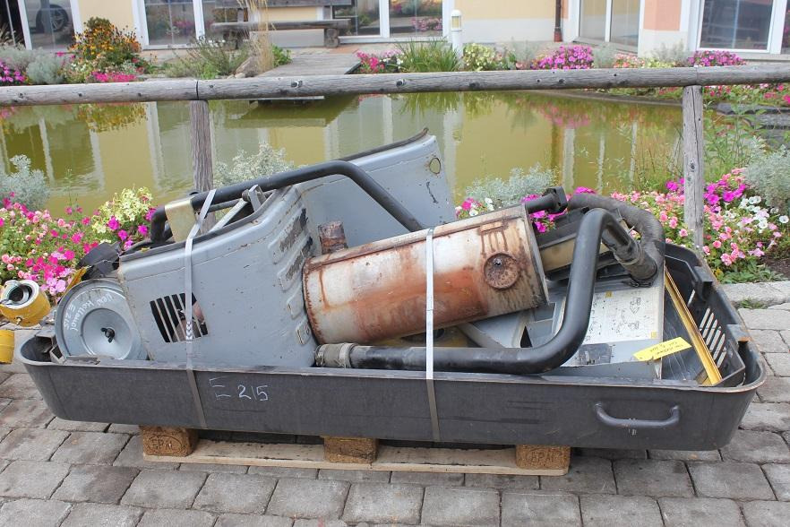 Holland E 215 - Kabīne un interjers - Kāpurķēžu ekskavators: foto 3 Holland E 215 - Kabīne un interjers - Kāpurķēžu ekskavators: foto 3