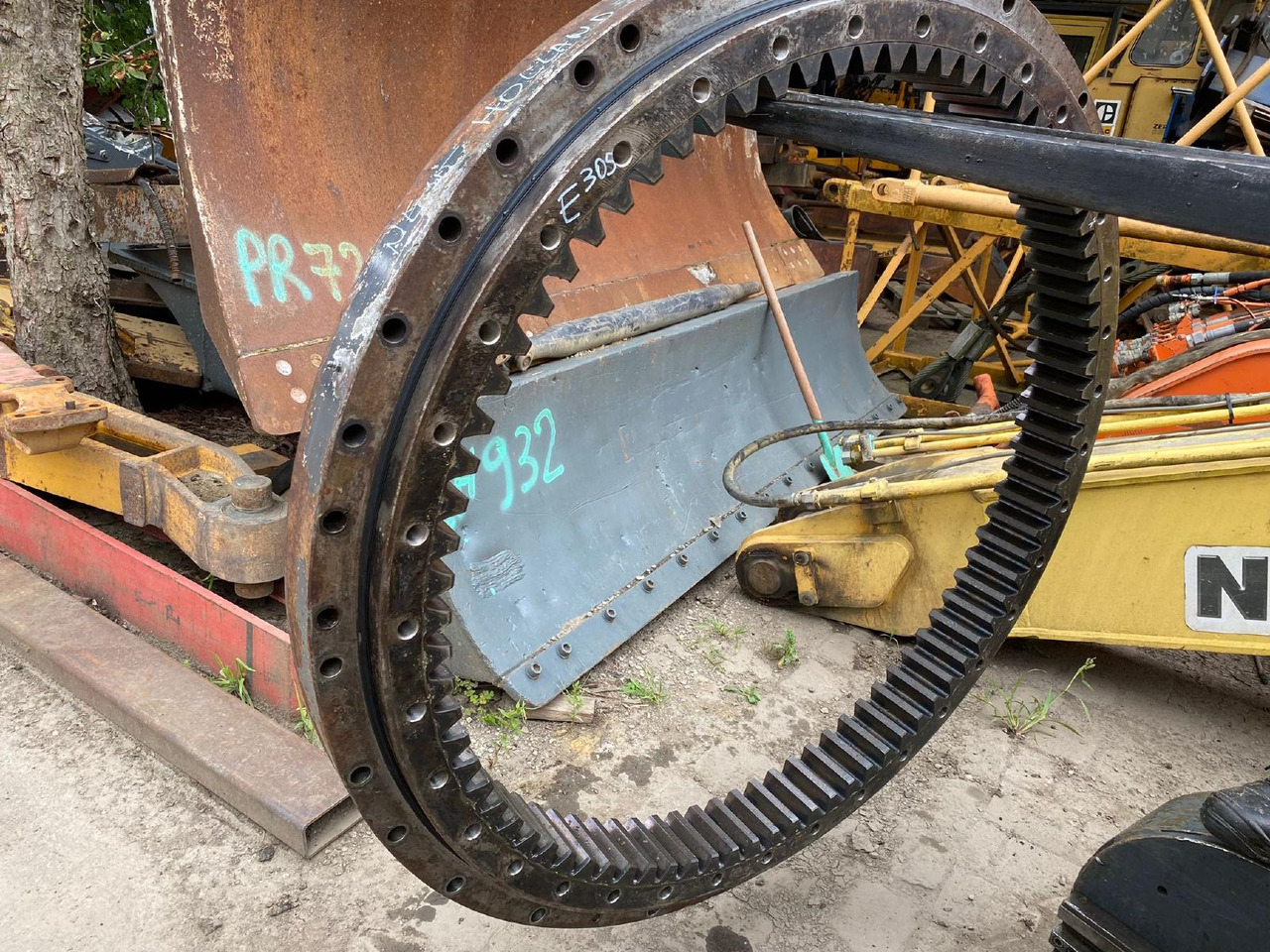 Holland E305 - Devēja gredzens - Celtniecības tehnika: foto 1 Holland E305 - Devēja gredzens - Celtniecības tehnika: foto 1