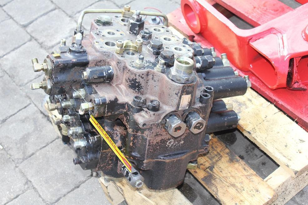 JCB 210 LC - Hidrauliskais vārsts - Celtniecības tehnika: foto 4 JCB 210 LC - Hidrauliskais vārsts - Celtniecības tehnika: foto 4