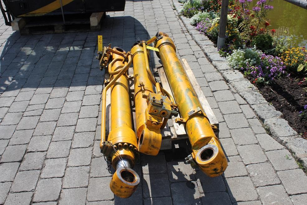 JCB 210 LC - Hidrauliskais cilindrs - Celtniecības tehnika: foto 2 JCB 210 LC - Hidrauliskais cilindrs - Celtniecības tehnika: foto 2