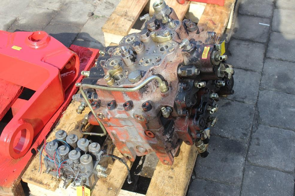 JCB 210 LC - Hidrauliskais vārsts - Celtniecības tehnika: foto 2 JCB 210 LC - Hidrauliskais vārsts - Celtniecības tehnika: foto 2