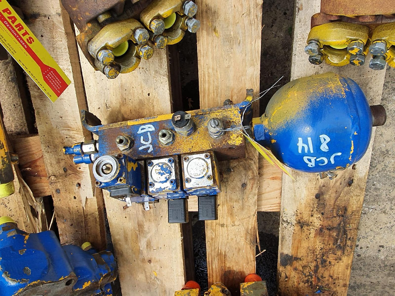 JCB 814 - Hidrauliskais vārsts - Celtniecības tehnika: foto 5 JCB 814 - Hidrauliskais vārsts - Celtniecības tehnika: foto 5