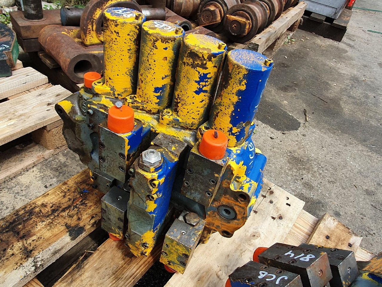 JCB 814 - Hidrauliskais vārsts - Celtniecības tehnika: foto 3 JCB 814 - Hidrauliskais vārsts - Celtniecības tehnika: foto 3