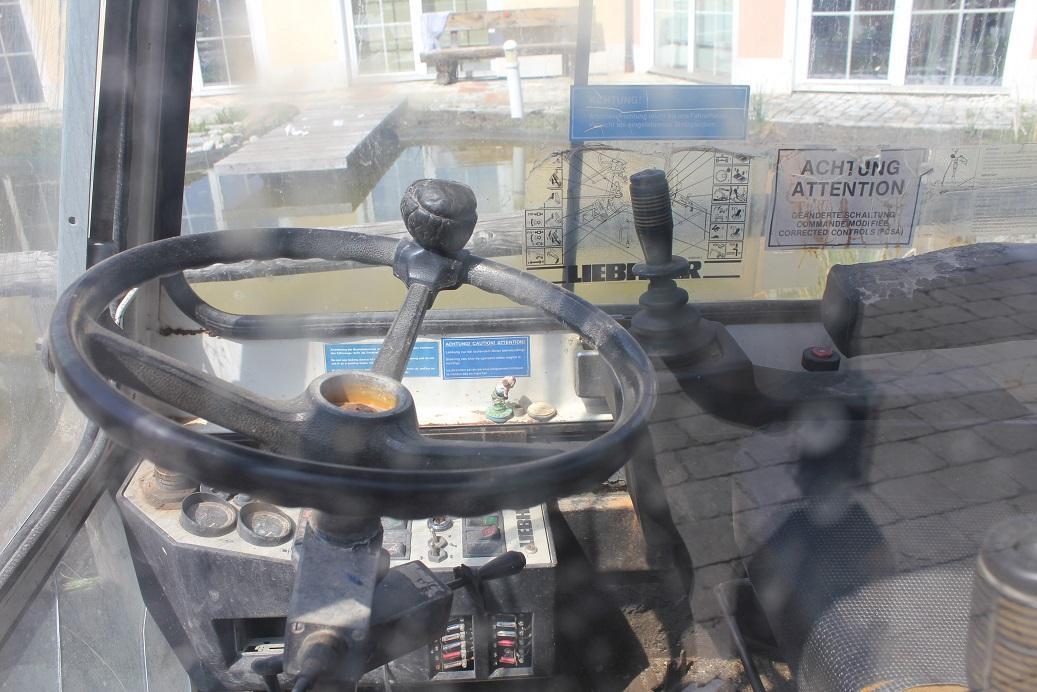 Liebherr A 900 B - Kabīne - Celtniecības tehnika: foto 4 Liebherr A 900 B - Kabīne - Celtniecības tehnika: foto 4