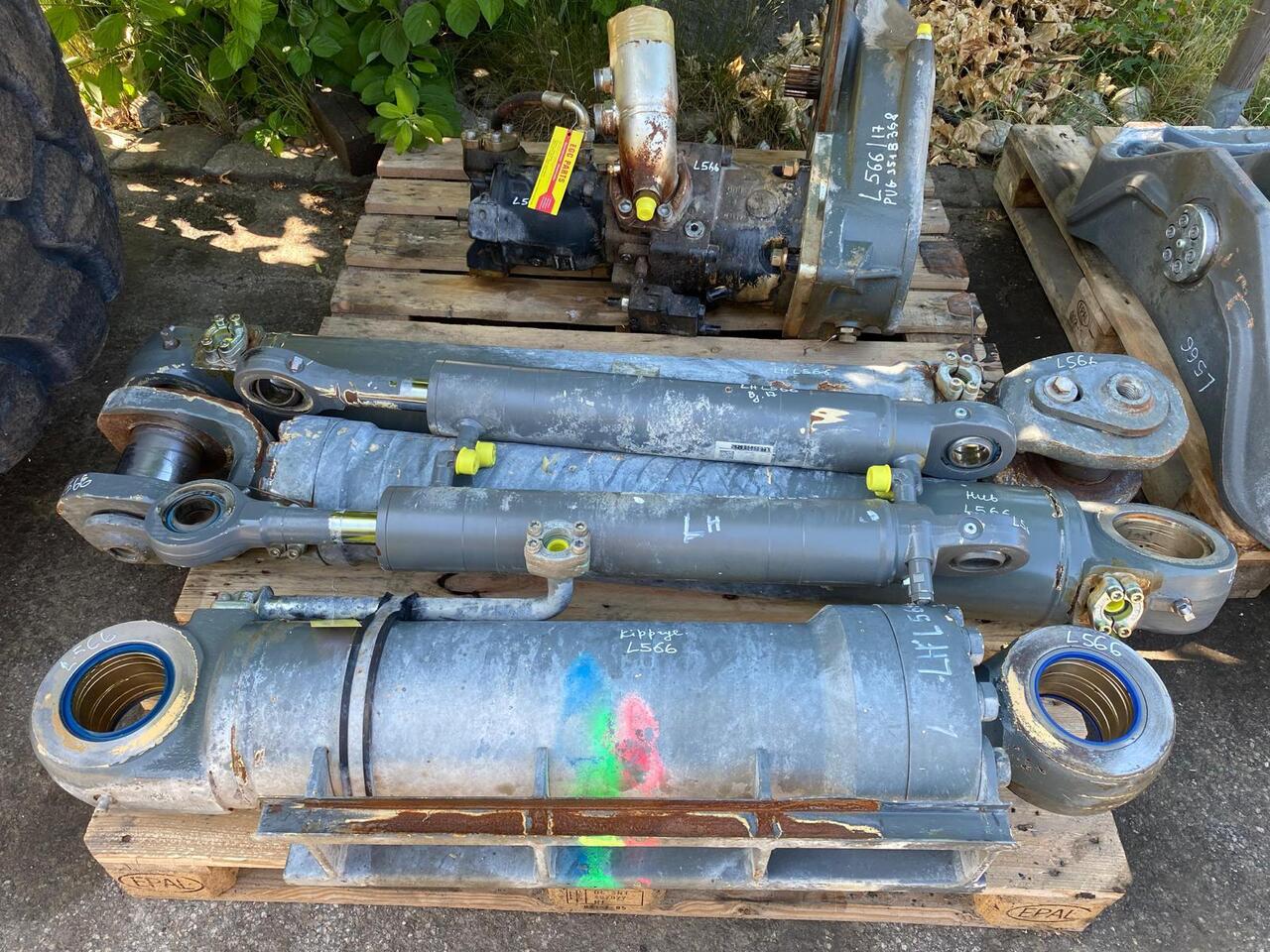 Liebherr L 566 - Hidrauliskais cilindrs - Celtniecības tehnika: foto 3 Liebherr L 566 - Hidrauliskais cilindrs - Celtniecības tehnika: foto 3