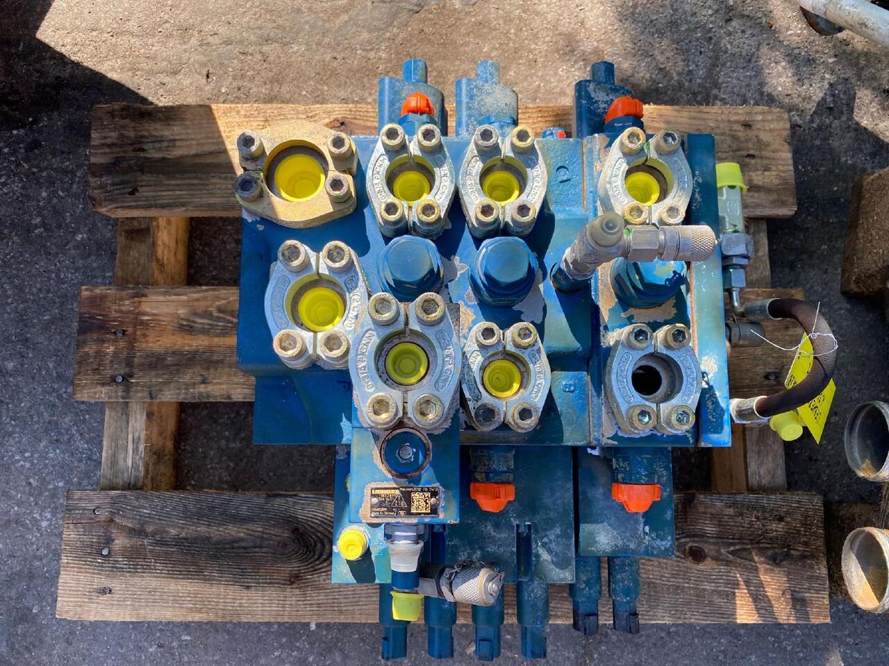 Liebherr L 566 - Hidrauliskais vārsts - Celtniecības tehnika: foto 1 Liebherr L 566 - Hidrauliskais vārsts - Celtniecības tehnika: foto 1