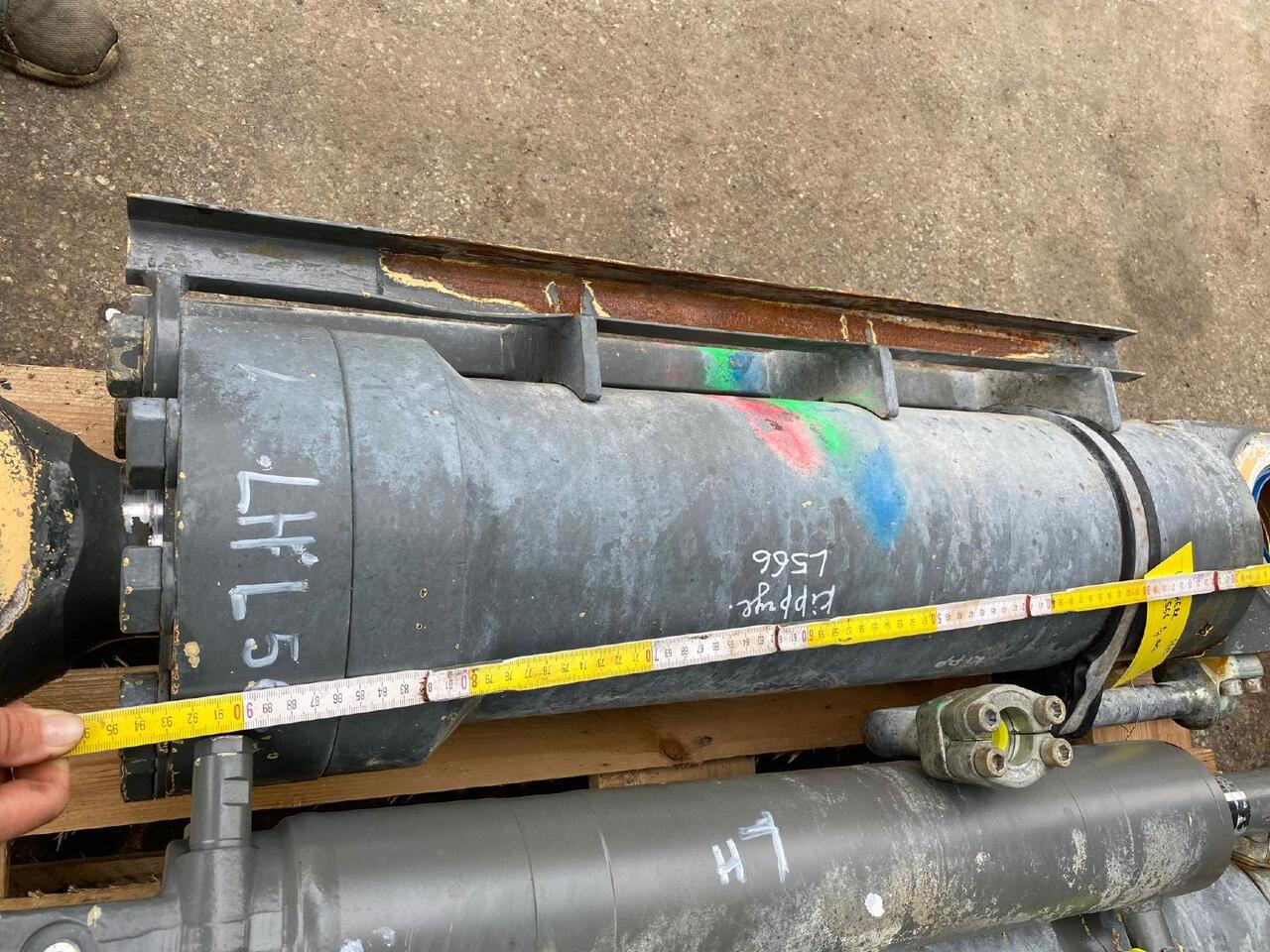 Liebherr L 566 - Hidrauliskais cilindrs - Celtniecības tehnika: foto 4 Liebherr L 566 - Hidrauliskais cilindrs - Celtniecības tehnika: foto 4