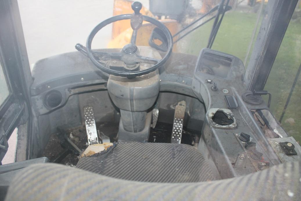 Liebherr L 574 - Kabīne - Riteņu iekrāvējs: foto 3 Liebherr L 574 - Kabīne - Riteņu iekrāvējs: foto 3