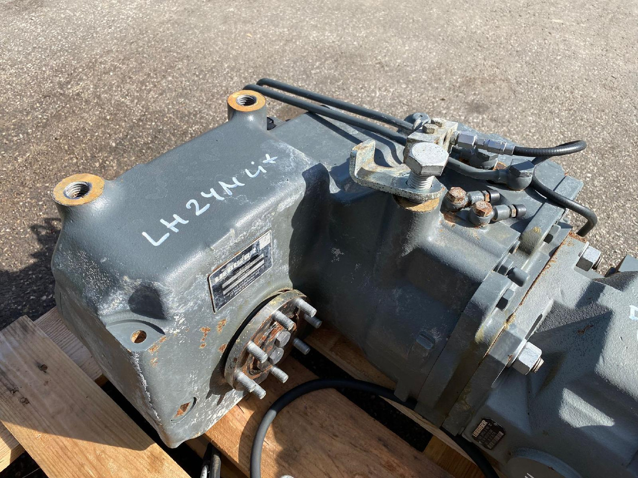 Liebherr ZF aus LH 24M - Pārnesumkārba - Celtniecības tehnika: foto 1 Liebherr ZF aus LH 24M - Pārnesumkārba - Celtniecības tehnika: foto 1