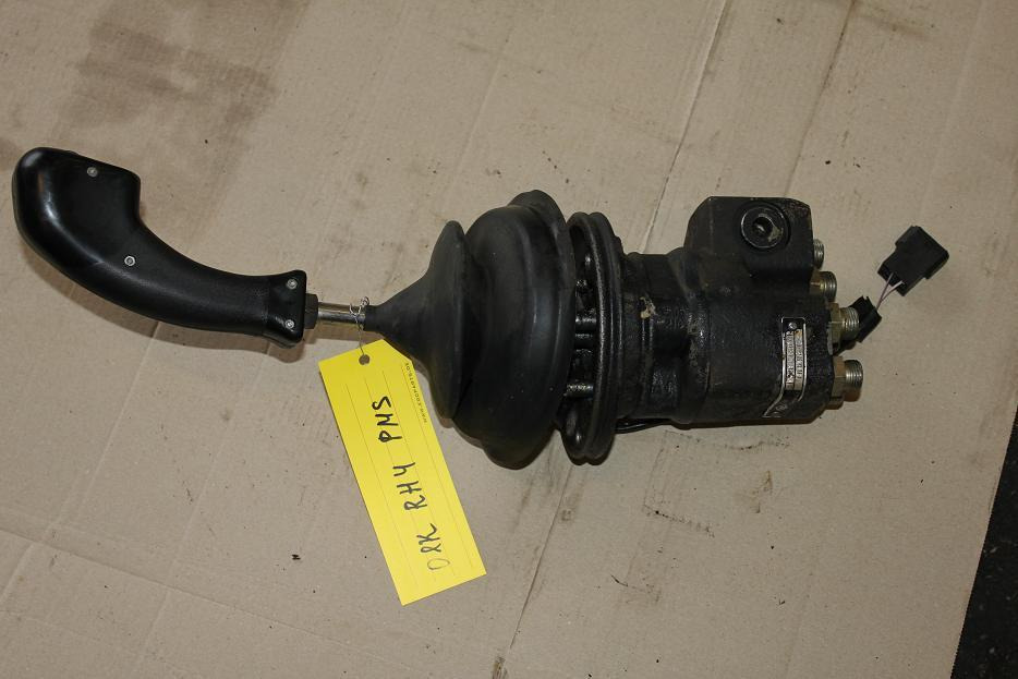 O&K RH 4 PMS Joystick - Kabīne un interjers - Celtniecības tehnika: foto 3 O&K RH 4 PMS Joystick - Kabīne un interjers - Celtniecības tehnika: foto 3