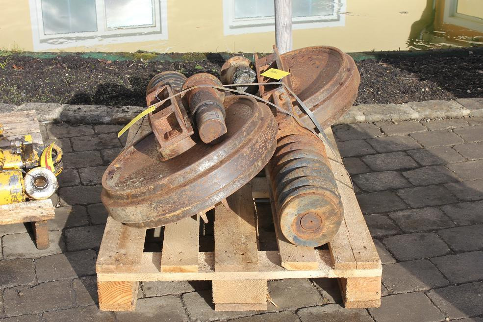 Poclain 90 - Ritošās daļas detaļas - Celtniecības tehnika: foto 2 Poclain 90 - Ritošās daļas detaļas - Celtniecības tehnika: foto 2