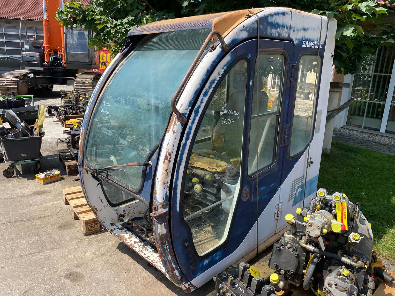 Samsung SE 210 - Kabīne - Celtniecības tehnika: foto 1 Samsung SE 210 - Kabīne - Celtniecības tehnika: foto 1