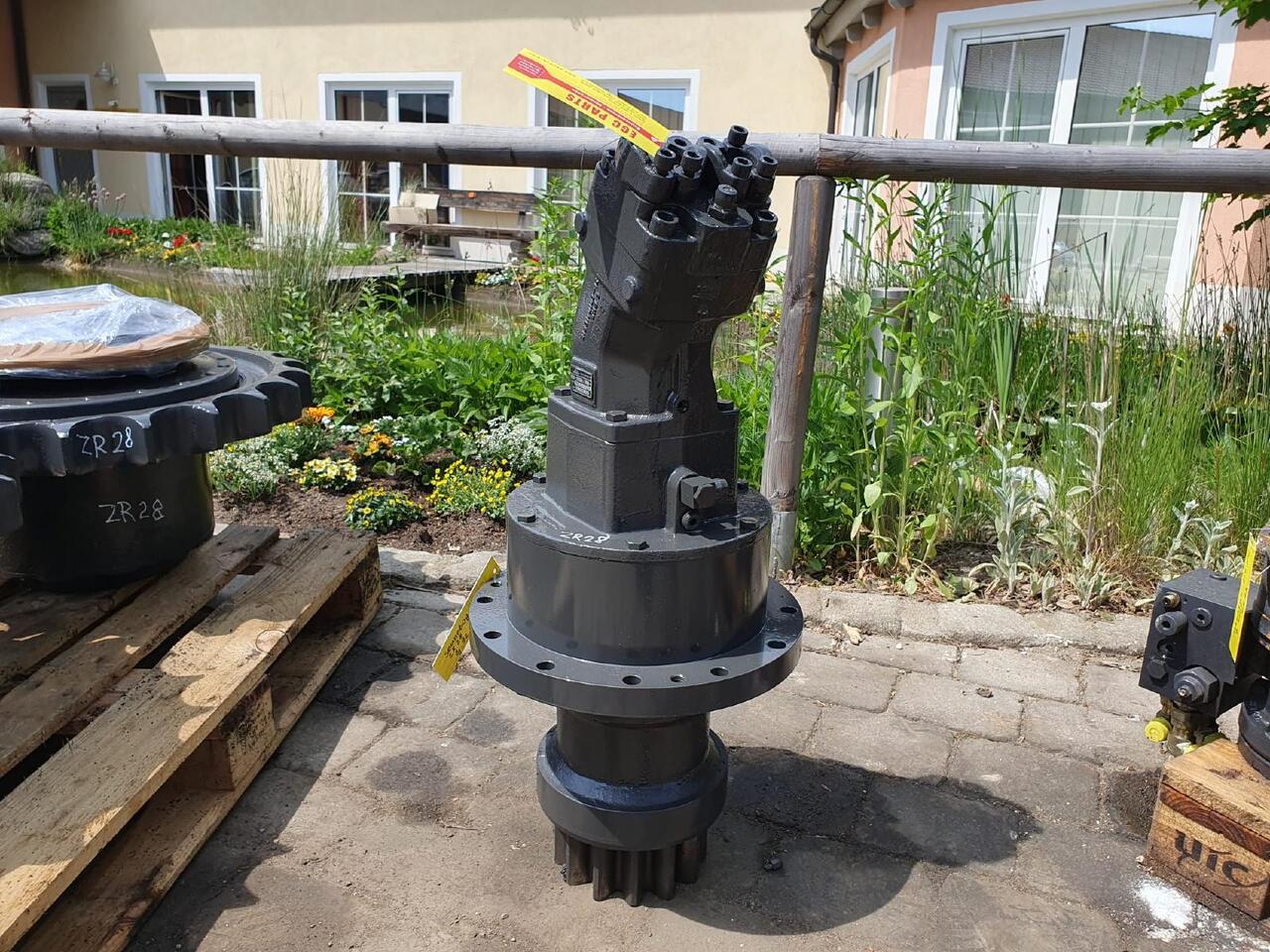 Sennebogen ZR 28 - Pagrieziena reduktors - Celtniecības tehnika: foto 1 Sennebogen ZR 28 - Pagrieziena reduktors - Celtniecības tehnika: foto 1
