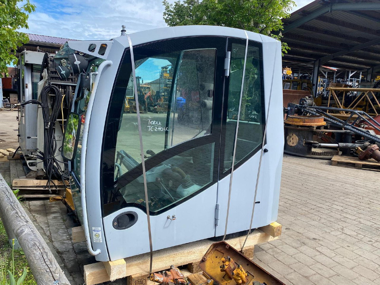 Terex TC 240 LC - Kabīne - Celtniecības tehnika: foto 3 Terex TC 240 LC - Kabīne - Celtniecības tehnika: foto 3