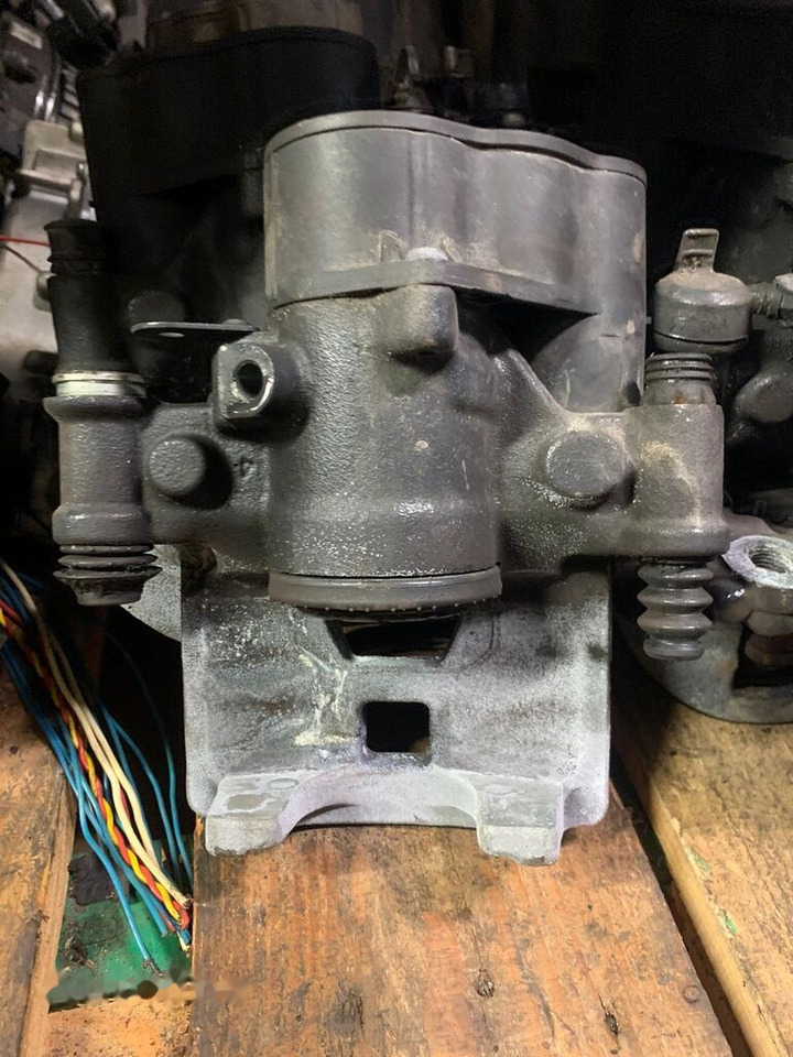 Brembo elektryczne D43901 Iveco Daily prawy, lewy, tył 2019- D43901 - Bremžu suports - Kravas automašīna: foto 3 Brembo elektryczne D43901 Iveco Daily prawy, lewy, tył 2019- D43901 - Bremžu suports - Kravas automašīna: foto 3