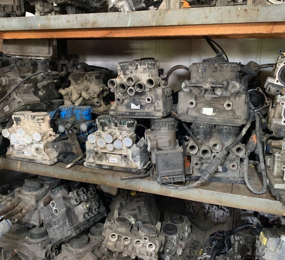 Knorr-Bremse Dwukanałowy 81.52106.6042 MAN TGA TGX TGS truck - Bremžu vārsts - Kravas automašīna: foto 2 Knorr-Bremse Dwukanałowy 81.52106.6042 MAN TGA TGX TGS truck - Bremžu vārsts - Kravas automašīna: foto 2