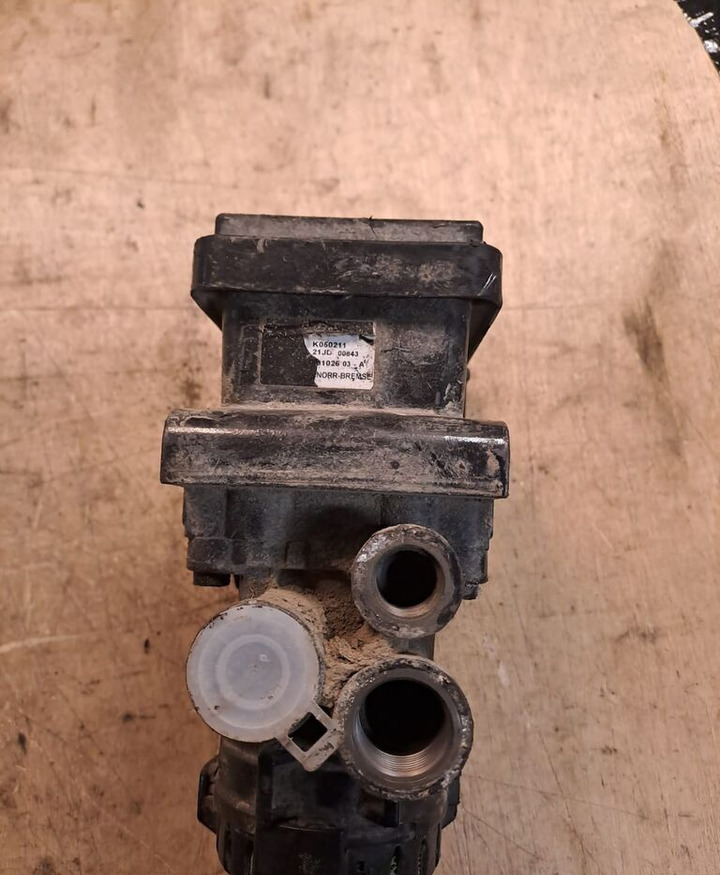 Knorr-Bremse K050211 MAN - Bremžu vārsts - Kravas automašīna: foto 2 Knorr-Bremse K050211 MAN - Bremžu vārsts - Kravas automašīna: foto 2