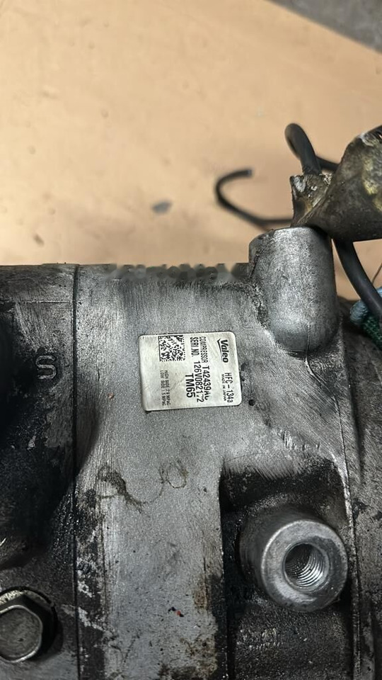 Sprężarka kompresor klimatyzacji VALEO TM65 HFC-134a 126V082172 T42439 - Kondicioniera kompresors - Kravas automašīna: foto 4 Sprężarka kompresor klimatyzacji VALEO TM65 HFC-134a 126V082172 T42439 - Kondicioniera kompresors - Kravas automašīna: foto 4