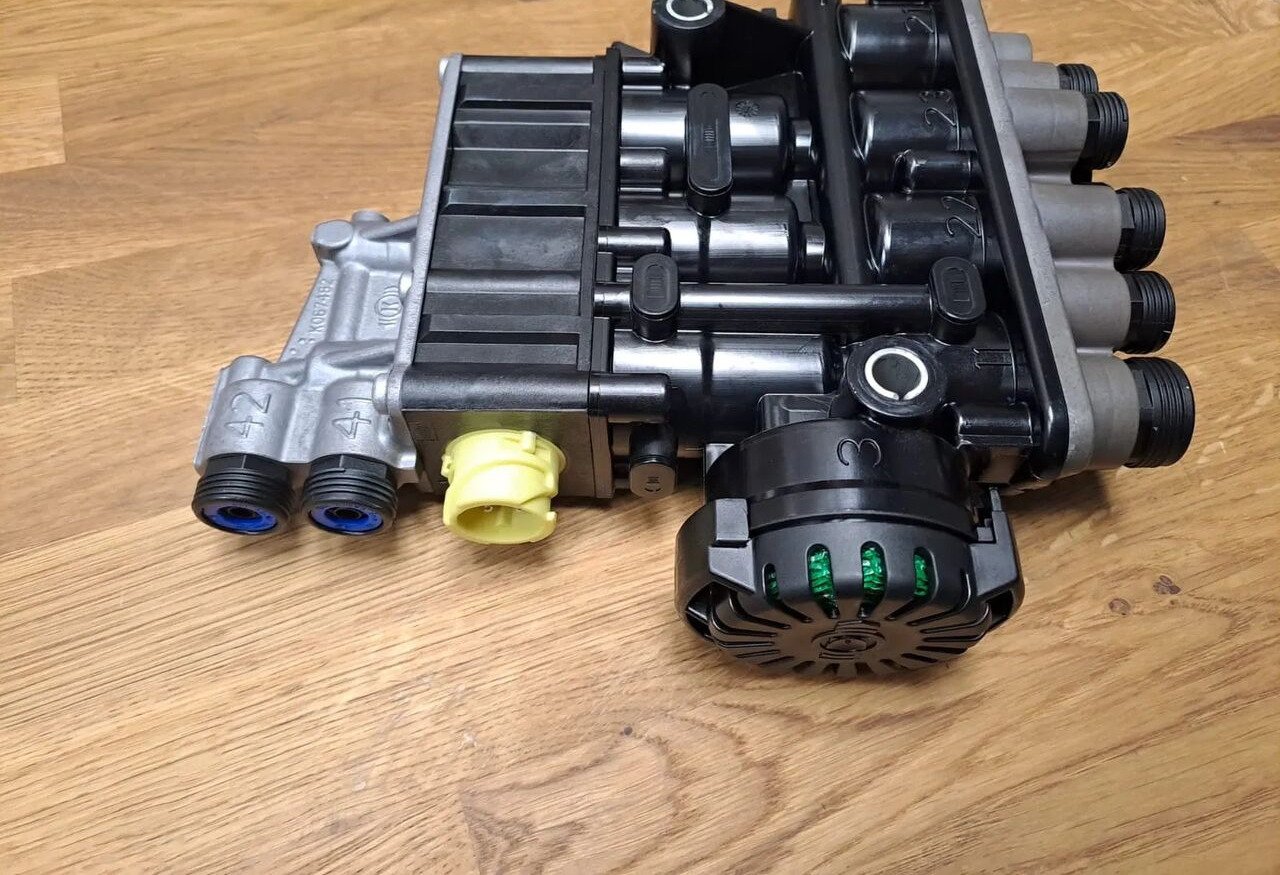 ZAWÓR ECAS K058032N00 NOWY Zawór Sterujący Poduszek Knorr Bremse K058032N00 - Bremžu vārsts - Kravas automašīna: foto 3 ZAWÓR ECAS K058032N00 NOWY Zawór Sterujący Poduszek Knorr Bremse K058032N00 - Bremžu vārsts - Kravas automašīna: foto 3