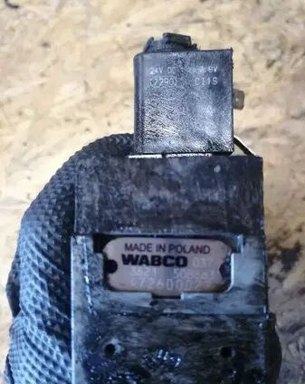 ZAWÓR OTWIERANIA DRZWI 3 CEWKI WABCO DO AUTOBUSÓW MERCEDES MAN D 472600022 - Bremžu vārsts - Kravas automašīna: foto 2 ZAWÓR OTWIERANIA DRZWI 3 CEWKI WABCO DO AUTOBUSÓW MERCEDES MAN D 472600022 - Bremžu vārsts - Kravas automašīna: foto 2