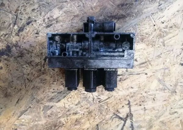 ZAWÓR OTWIERANIA DRZWI 3 CEWKI WABCO DO AUTOBUSÓW MERCEDES MAN D 472600022 - Bremžu vārsts - Kravas automašīna: foto 1 ZAWÓR OTWIERANIA DRZWI 3 CEWKI WABCO DO AUTOBUSÓW MERCEDES MAN D 472600022 - Bremžu vārsts - Kravas automašīna: foto 1