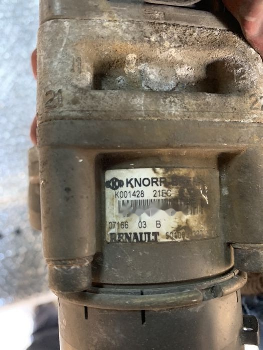 Zawór hamulcowy Oryginał Hurt K001428 Renault Magnum 440 DXI - Vārsts - Kravas automašīna: foto 3 Zawór hamulcowy Oryginał Hurt K001428 Renault Magnum 440 DXI - Vārsts - Kravas automašīna: foto 3