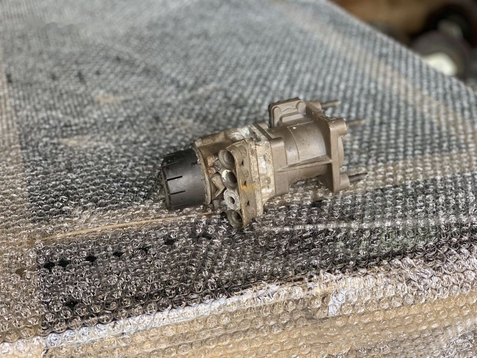 Zawór hamulcowy Oryginał Hurt K001428 Renault Magnum 440 DXI - Vārsts - Kravas automašīna: foto 2 Zawór hamulcowy Oryginał Hurt K001428 Renault Magnum 440 DXI - Vārsts - Kravas automašīna: foto 2