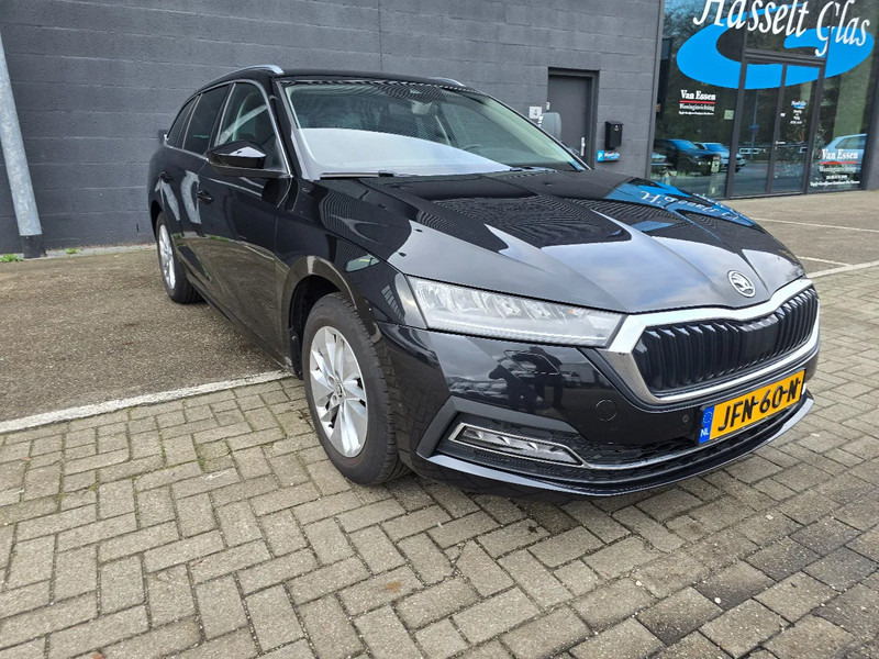 Škoda Octavia Combi 1.0 Benzine - Vieglā automašīna: foto 3 Škoda Octavia Combi 1.0 Benzine - Vieglā automašīna: foto 3