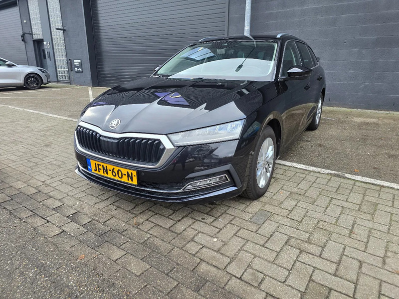 Škoda Octavia Combi 1.0 Benzine - Vieglā automašīna: foto 1 Škoda Octavia Combi 1.0 Benzine - Vieglā automašīna: foto 1
