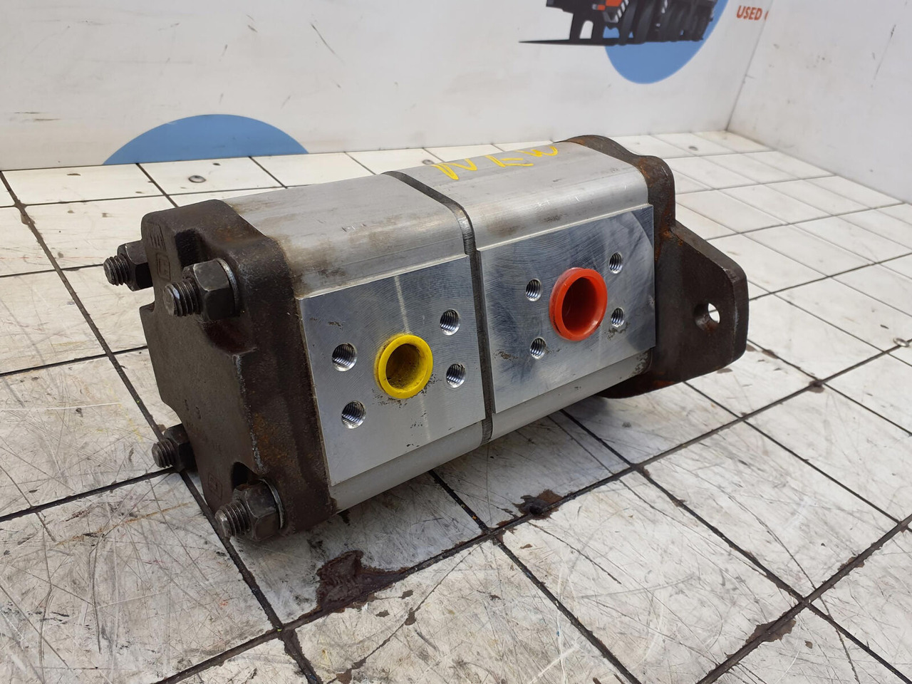 Compact truck CT-2 Dual gear pump - Hidrauliskais sūknis - Celtnis: foto 4 Compact truck CT-2 Dual gear pump - Hidrauliskais sūknis - Celtnis: foto 4