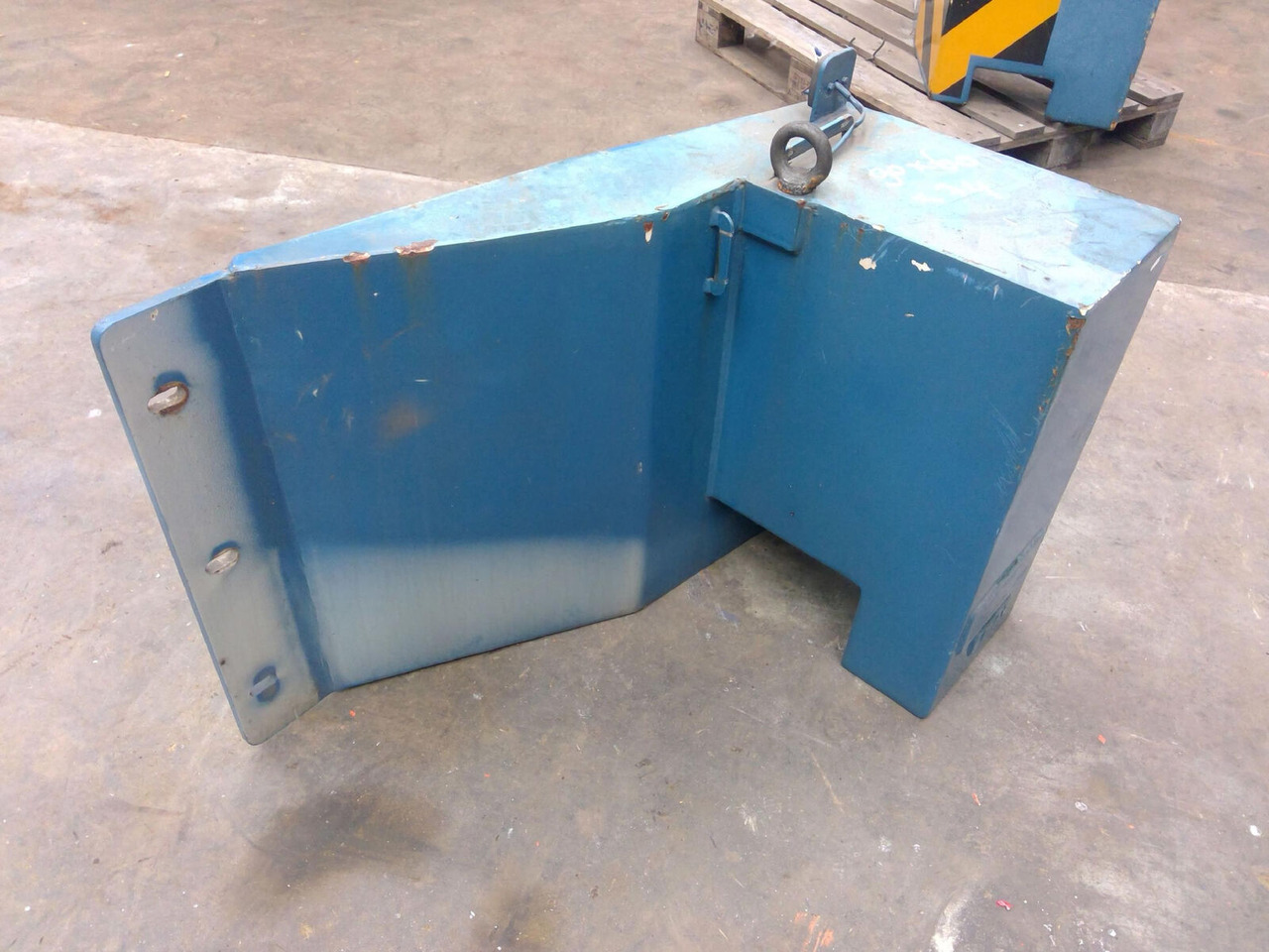 FAUN ATF 40G-2 counterweight 0,7 ton left side - Pretsvars - Autoceltnis: foto 3 FAUN ATF 40G-2 counterweight 0,7 ton left side - Pretsvars - Autoceltnis: foto 3