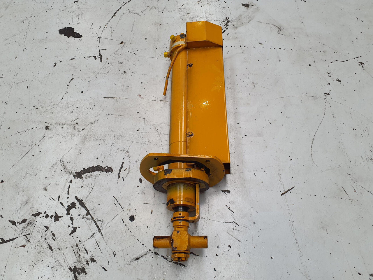 FAUN ATF 45-3 counterweight cylinder - Hidrauliskais cilindrs - Celtnis: foto 3 FAUN ATF 45-3 counterweight cylinder - Hidrauliskais cilindrs - Celtnis: foto 3