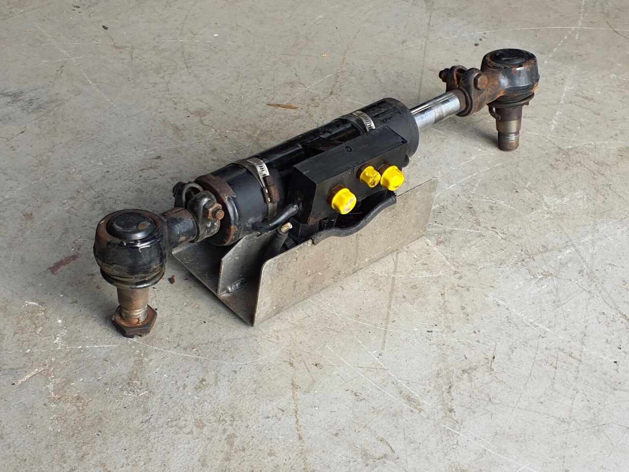 FAUN ATF 45-3 steering cilinder left axle 3 - Hidrauliskais cilindrs - Autoceltnis: foto 4 FAUN ATF 45-3 steering cilinder left axle 3 - Hidrauliskais cilindrs - Autoceltnis: foto 4